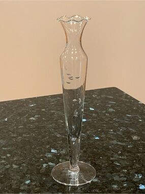 Princess House Heritage Crystal Glass Bud Vase 10" Tall Scalloped Edge #409